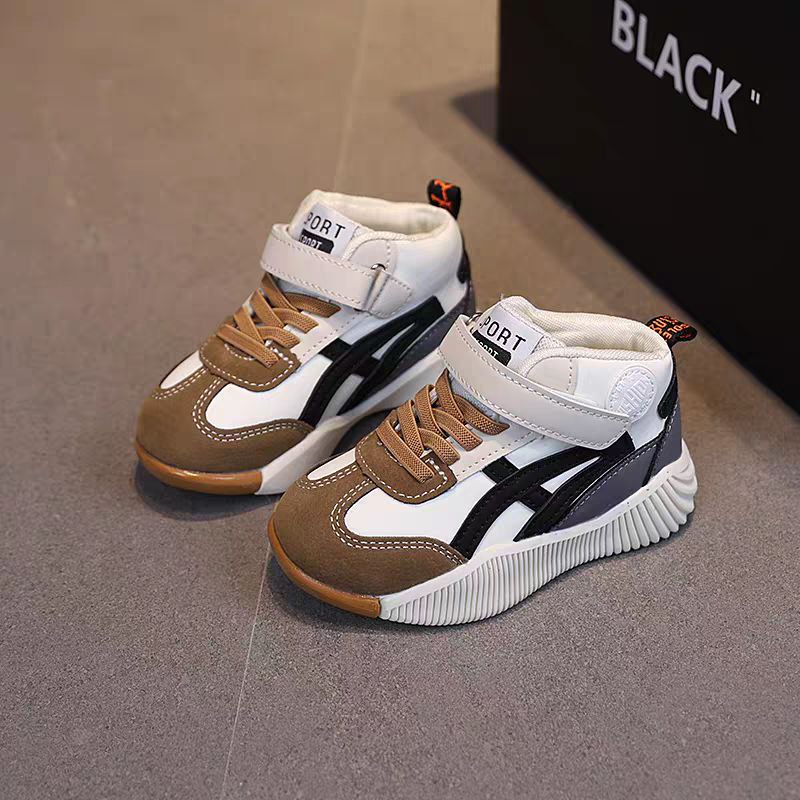 حذاء رياضي بتصميم عصري للأطفال