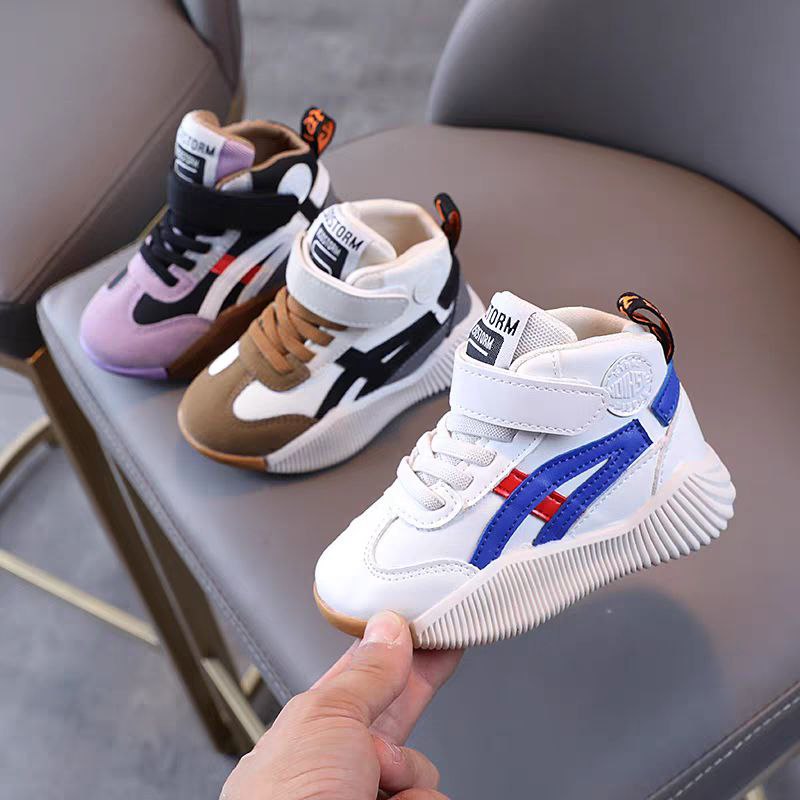 حذاء رياضي بتصميم عصري للأطفال