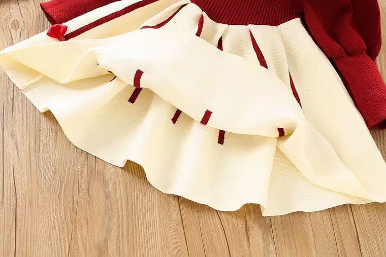 Vestido de invierno cálido con diseño de lazos de satén.