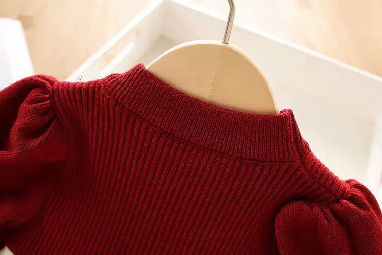 Vestido de invierno cálido con diseño de lazos de satén.