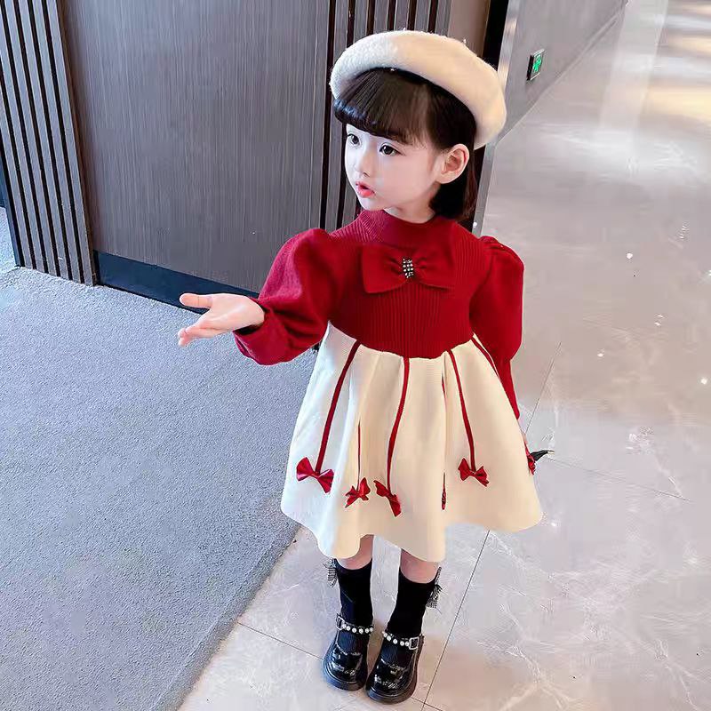 Vestido de invierno cálido con diseño de lazos de satén.