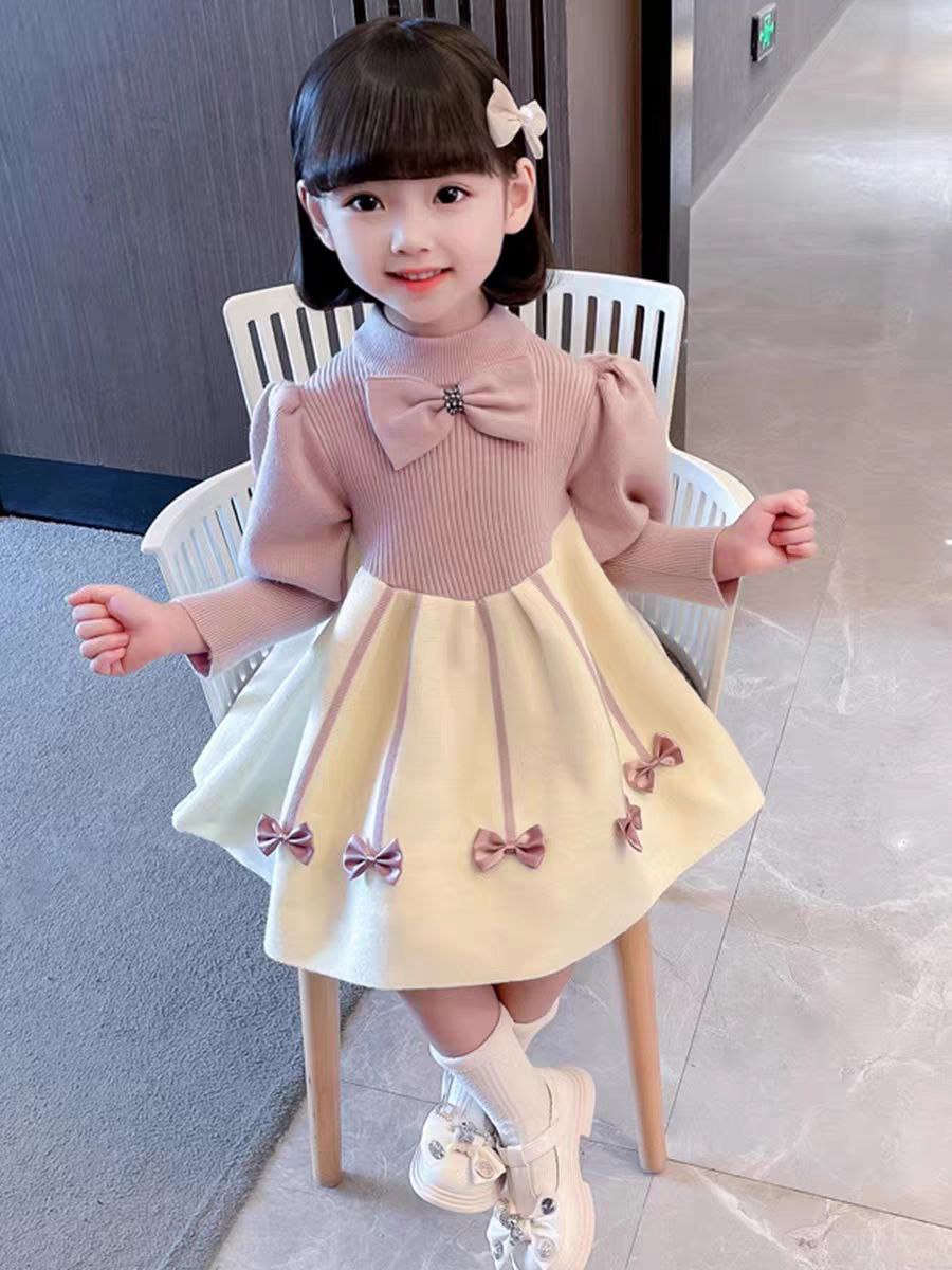 Vestido de invierno cálido con diseño de lazos de satén.