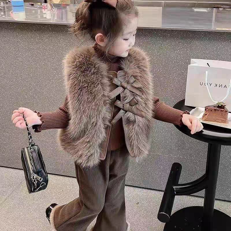 Conjunto de invierno elegante para niñas de 3 piezas: diseño refinado con detalles de piel sintética.