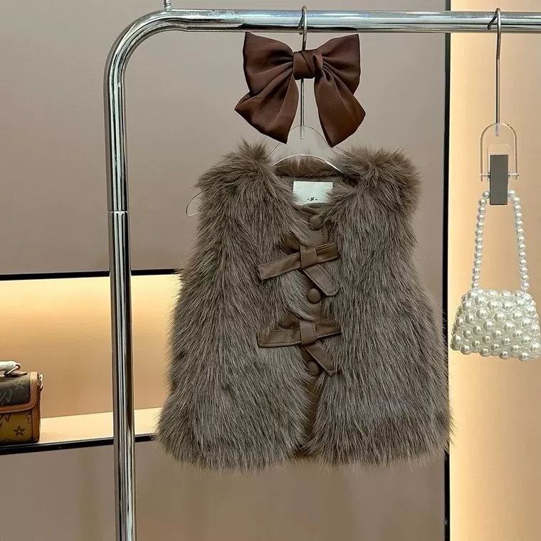Conjunto de invierno elegante para niñas de 3 piezas: diseño refinado con detalles de piel sintética.