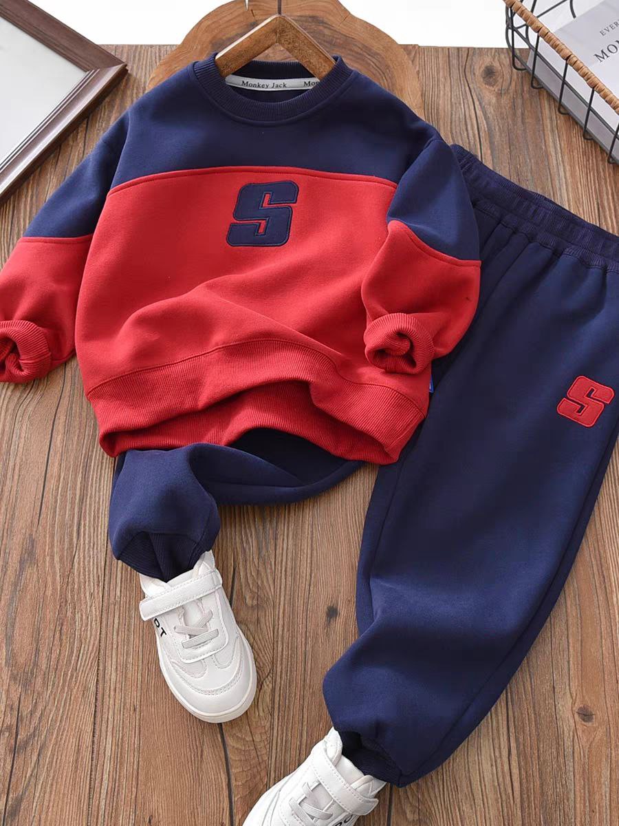 Conjunto de 2 piezas: sudadera y pantalón con diseño deportivo