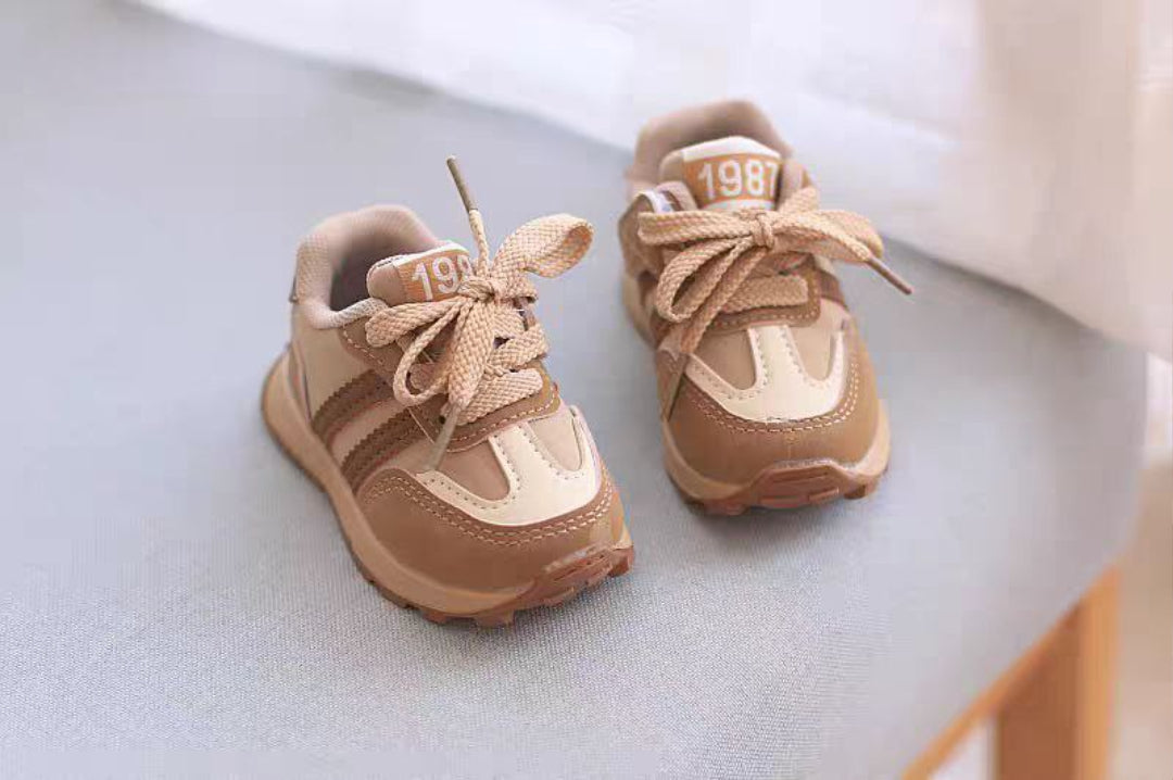 حذاء بتصميم رياضي عصري للاطفال