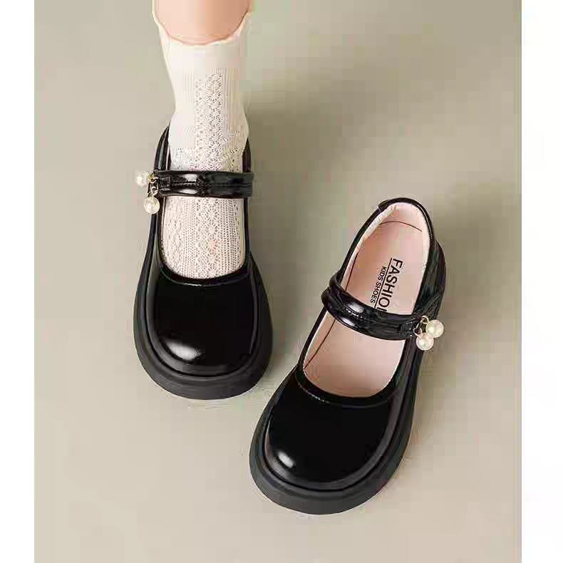 حذاء بناتي عصري أنيق بتصميم كلاسيكي