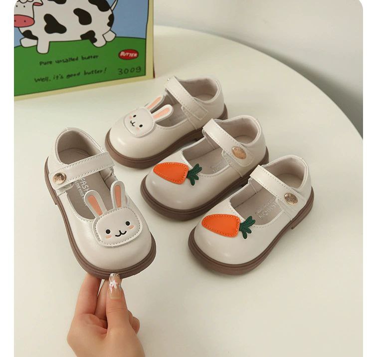 حذاء اطفال بتصميم كرتوني