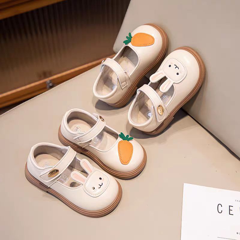 حذاء اطفال بتصميم كرتوني