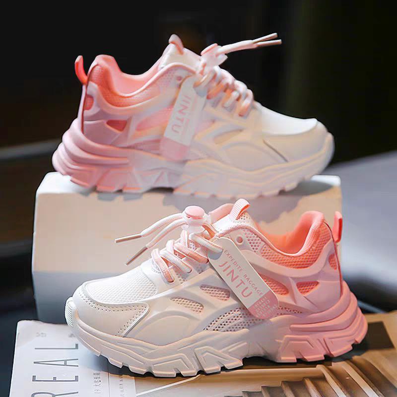 حذاء بتصميم رياضي عصري