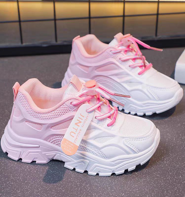 حذاء بتصميم رياضي عصري