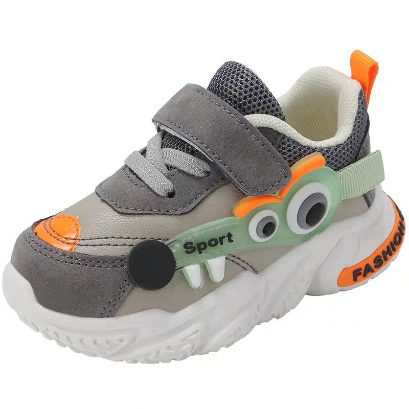 حذاء بتصميم رياضي عصري كرتوني بعيون ثلاثية الأبعاد