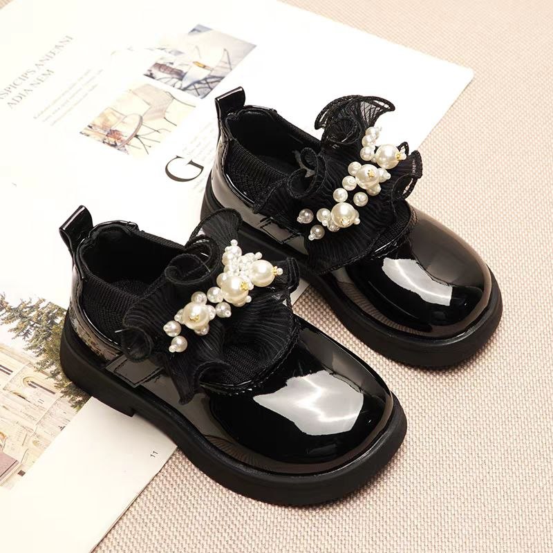 حذاء بناتي بتصميم كلاسيكي لامع