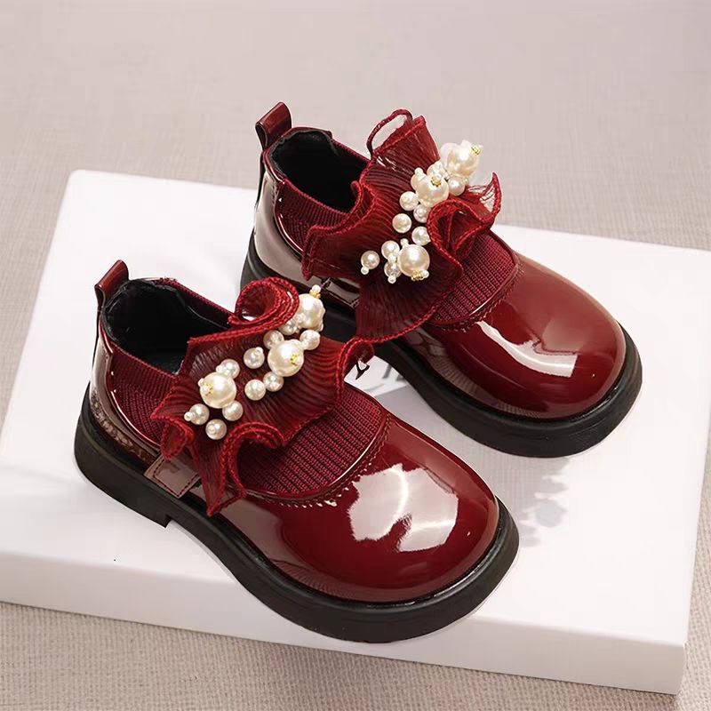 حذاء بناتي بتصميم كلاسيكي لامع