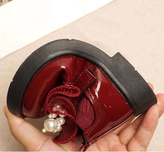 حذاء بناتي بتصميم كلاسيكي لامع