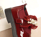 حذاء بناتي بتصميم كلاسيكي لامع