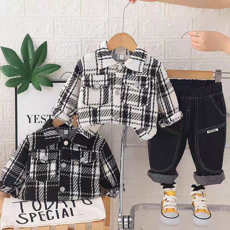 Conjunto de 3 piezas: camisa, camiseta interior y pantalón vaquero