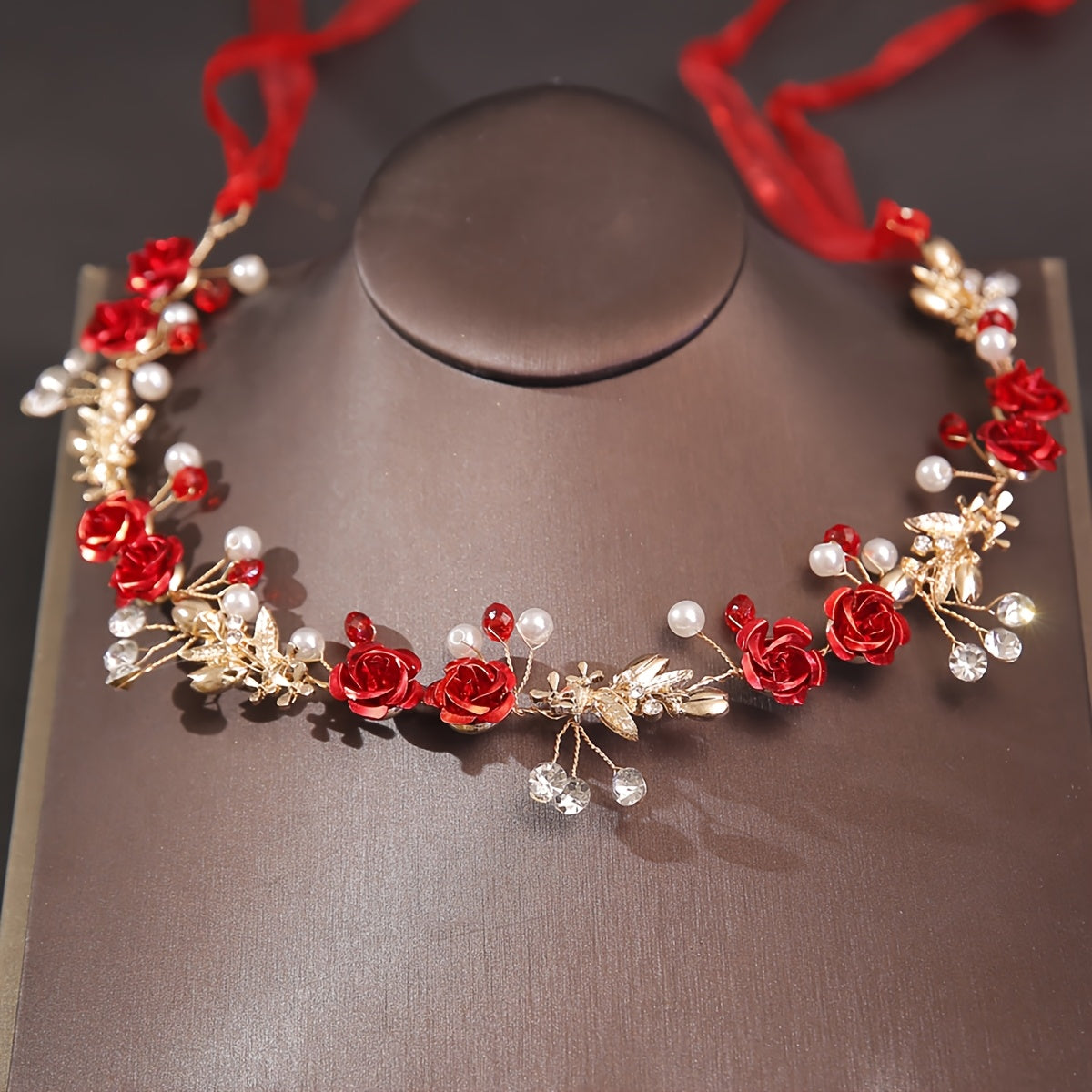 Diadema para el cabello con diseño de flores y perlas