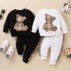 Conjunto infantil de invierno elegante con diseño de osito clásico y estampado de cuadros