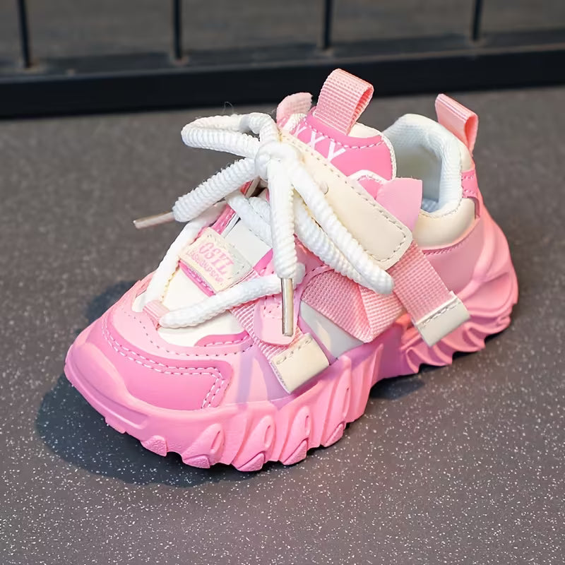 حذاء وردي بتصميم رياضي عصري للبنات