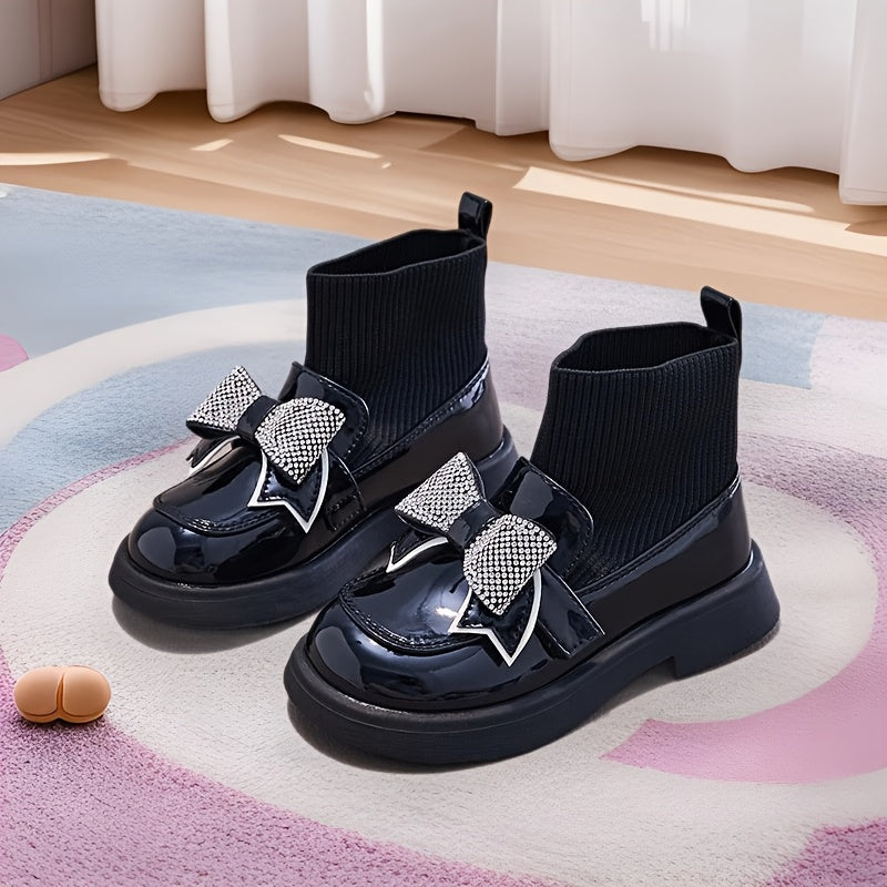 حذاء بناتي فاخر بتصميم عصري أنيق و فيونكة مزينة بالكريستال