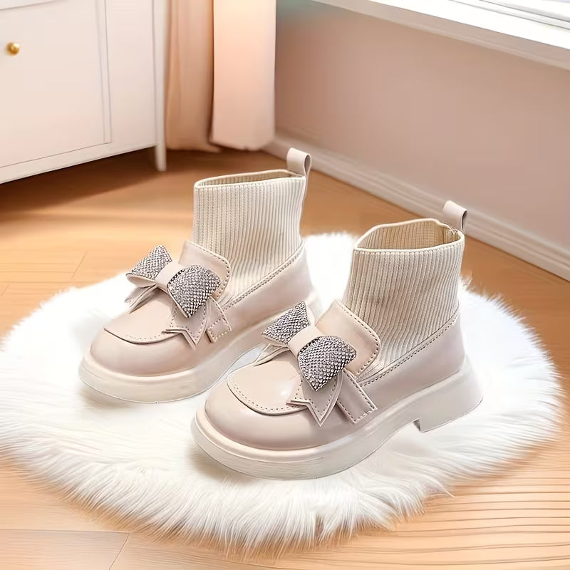 حذاء بناتي فاخر بتصميم عصري أنيق و فيونكة مزينة بالكريستال