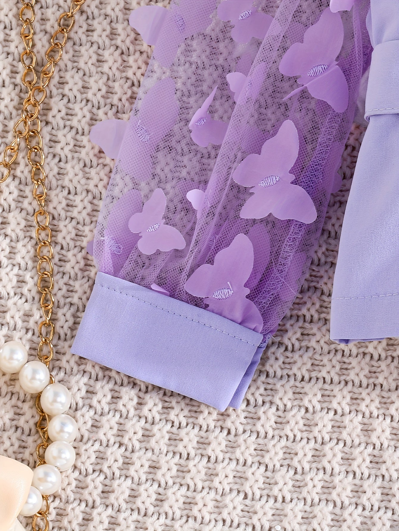 Conjunto infantil de 3 piezas en color lila claro: blusa de mangas transparentes y pantalón ancho 💜✨