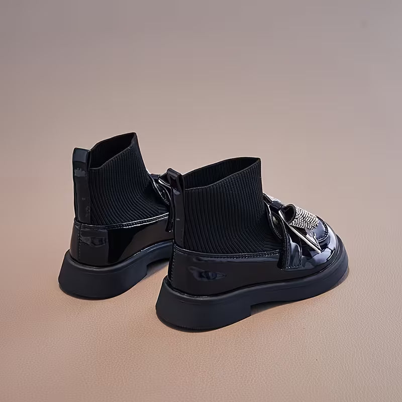 حذاء بناتي فاخر بتصميم عصري أنيق و فيونكة مزينة بالكريستال