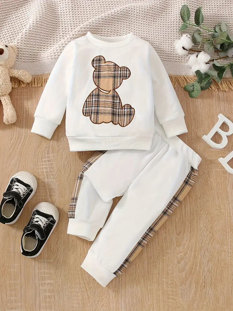 Conjunto infantil de invierno elegante con diseño de osito clásico y estampado de cuadros