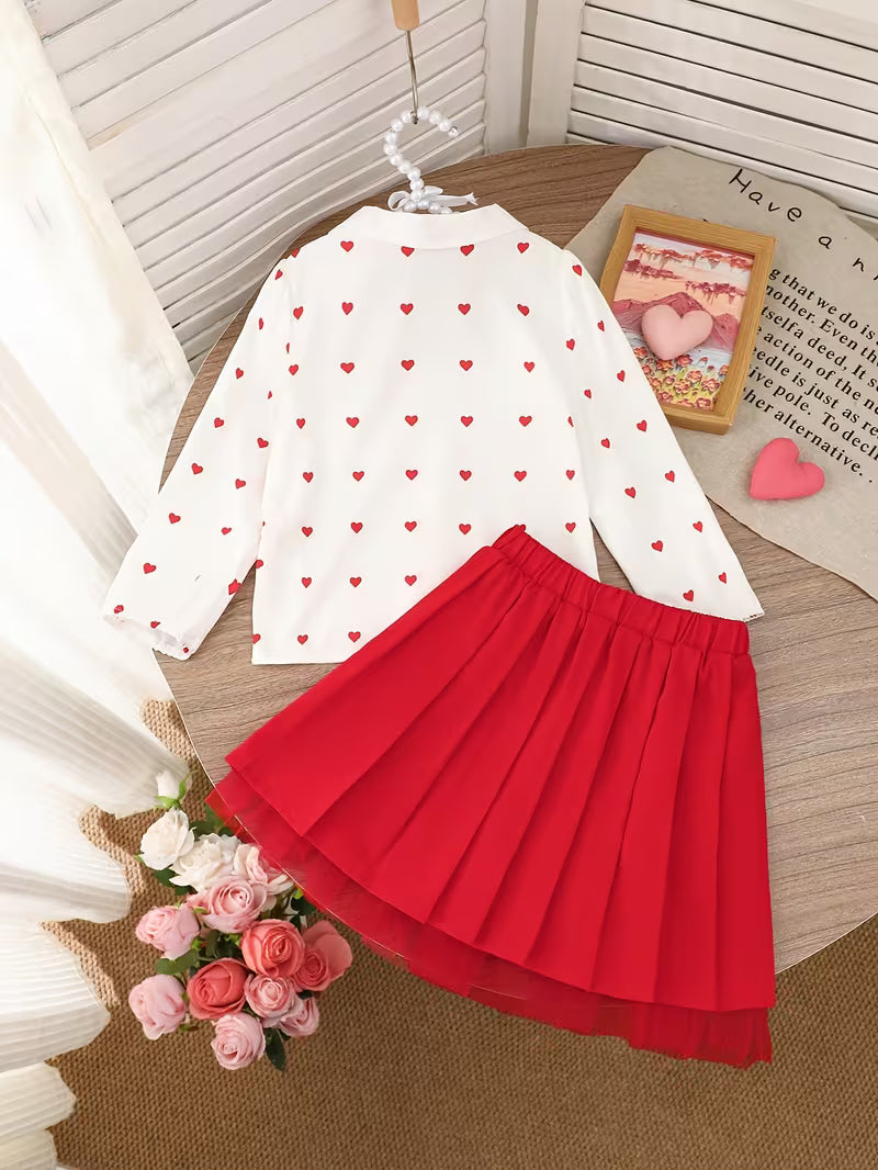 Conjunto de 2 piezas: falda de tul roja y camiseta con estampado de corazones.