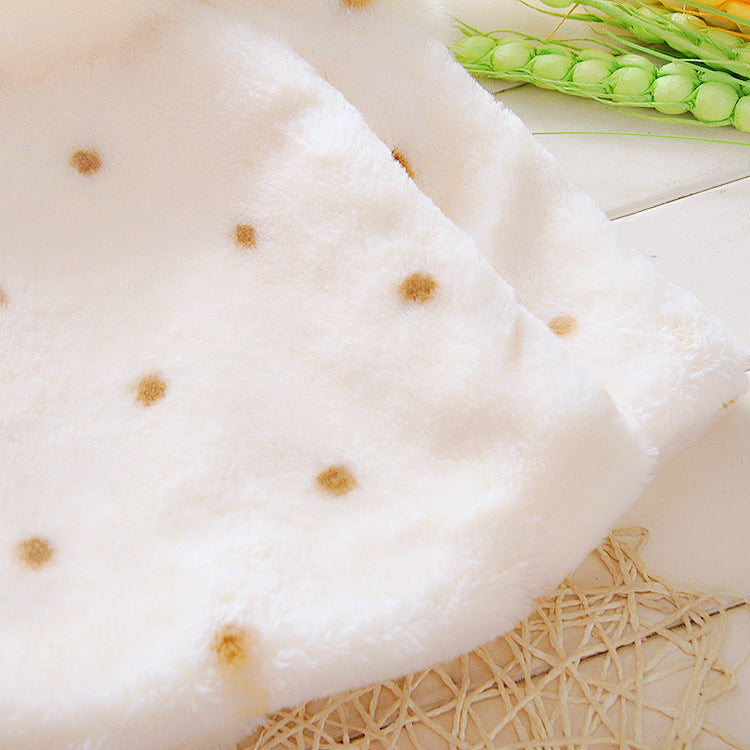 Abrigo de invierno de piel sintética suave con diseño clásico y moderno.