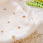 Abrigo de invierno de piel sintética suave con diseño clásico y moderno.