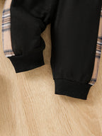 Conjunto infantil de invierno elegante con diseño de osito clásico y estampado de cuadros