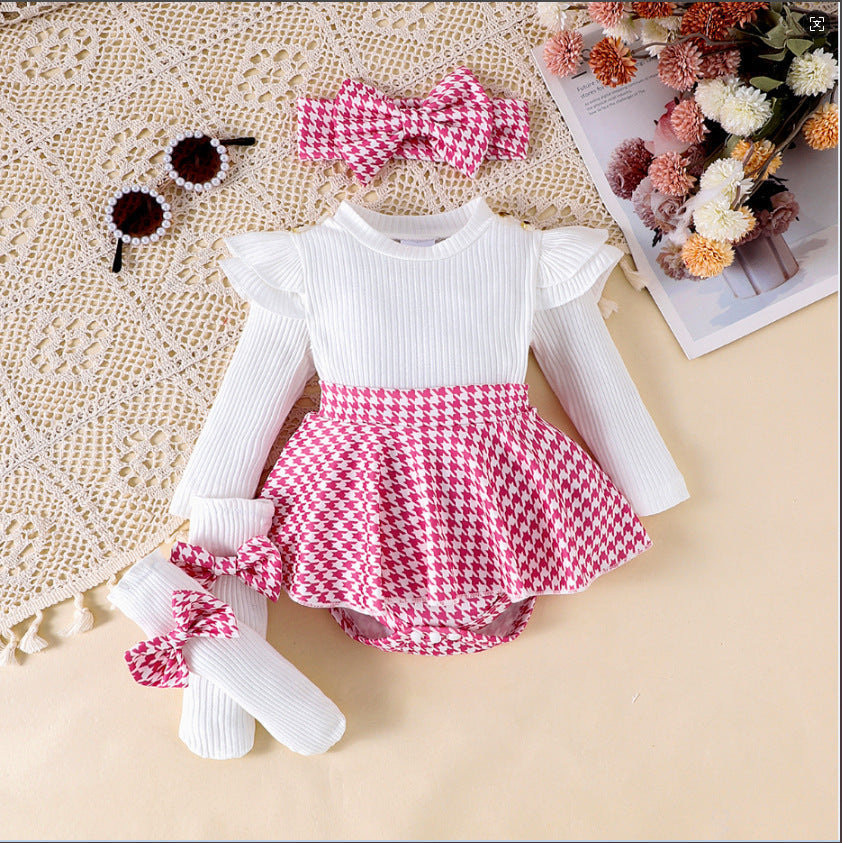 Conjunto completo para niñas con un look clásico y moderno.