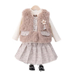 Conjunto de 3 piezas: chaleco de piel, camiseta interior cálida y falda de tweed.