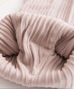 Calcetines largos con diseño suave y elegante