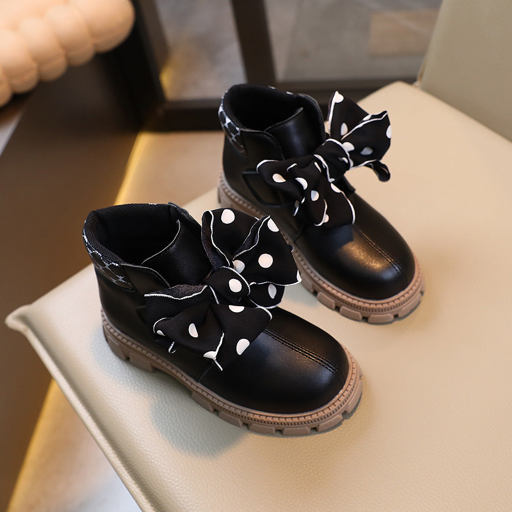 بوت شتوي أنيق بتصميم بفيونكة قماشية منقطة