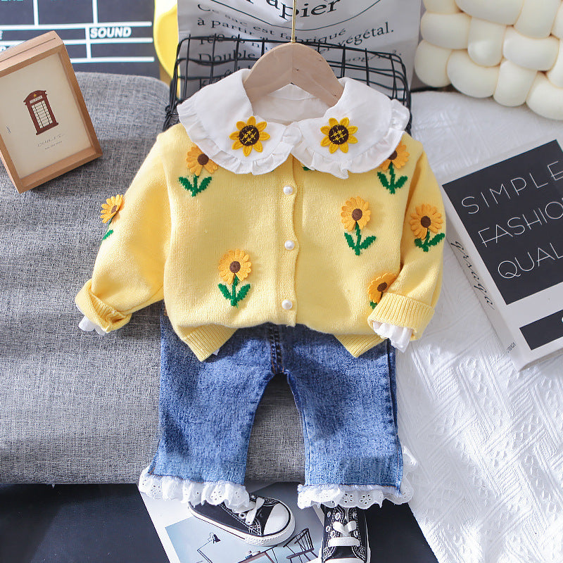 Conjunto de 2 piezas: blusa tejida con cuello decorado y pantalón vaquero.