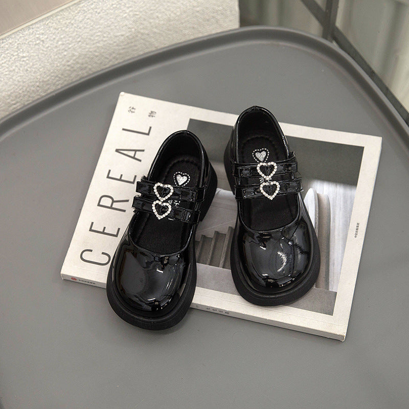 حذاء كلاسيكي أنيق بتصميم لامع