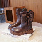 Botas de invierno con diseño clásico y moderno.