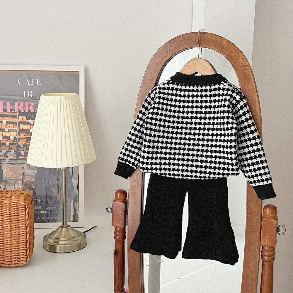 Conjunto de invierno elegante para niña: chaqueta tejida con estampado “houndstooth” y pantalón.