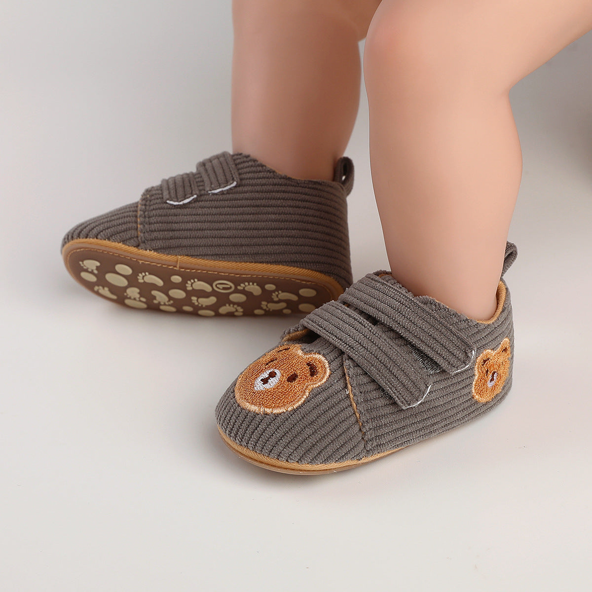 حذاء مواليد قماشي مطرّز بتصميم كرتوني