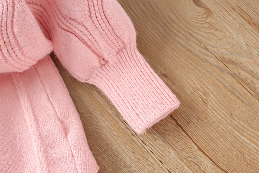 Vestido de niña de invierno suave con un toque de encaje de dos piezas.