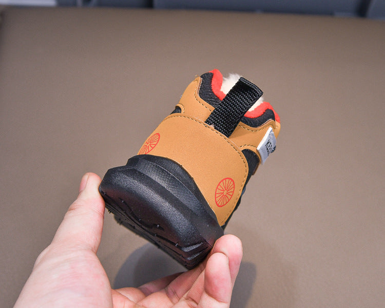 حذاء شتوي دافئ بتصميم عصري