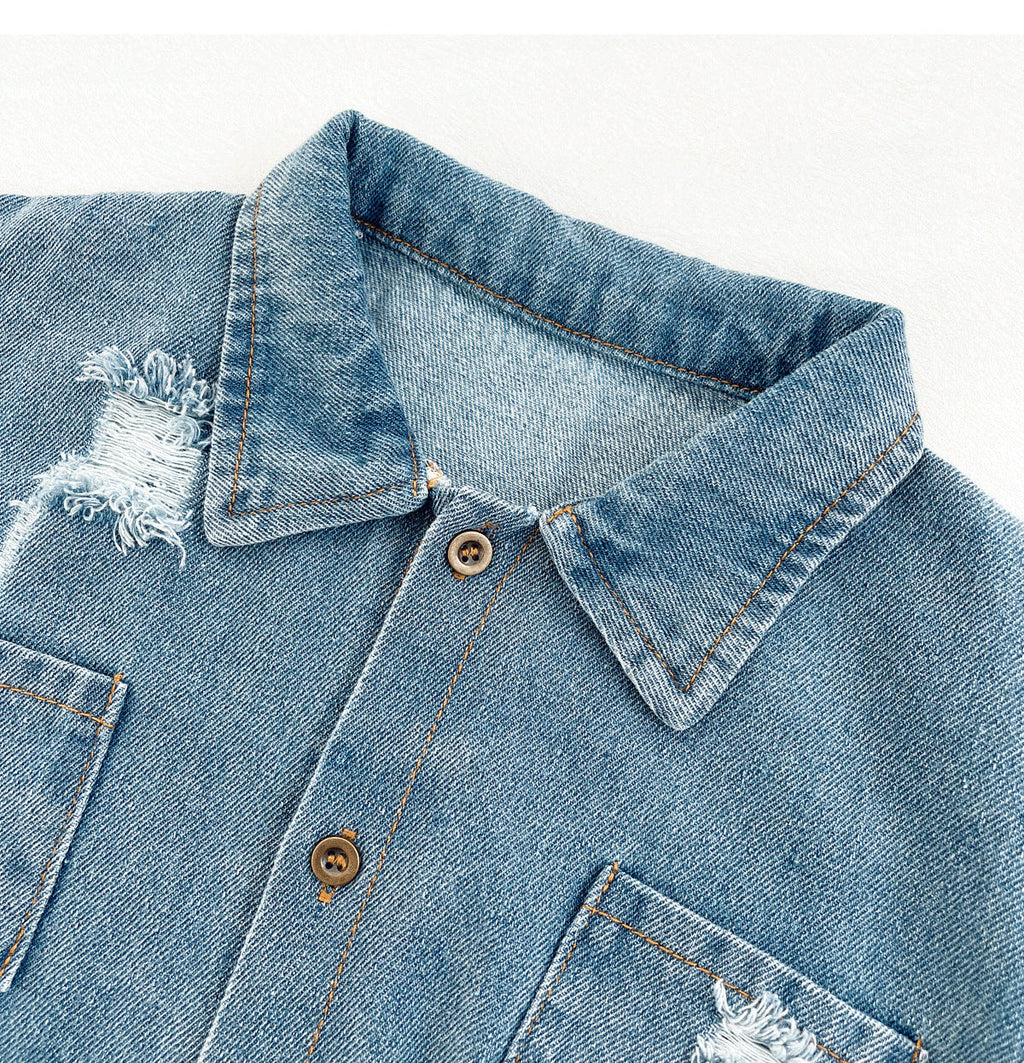 Mono vaquero de una pieza con diseño moderno