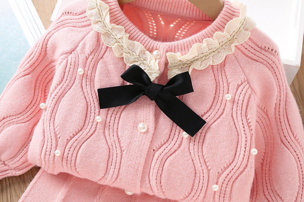 Vestido de niña de invierno suave con un toque de encaje de dos piezas.