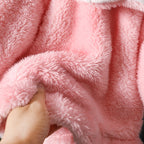 Conjunto de 2 piezas: chaqueta de terciopelo con estampado de fresas y pantalón de terciopelo.