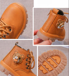 بوت شتوي بتصميم عصري مع رسمة دبدوب جانبية