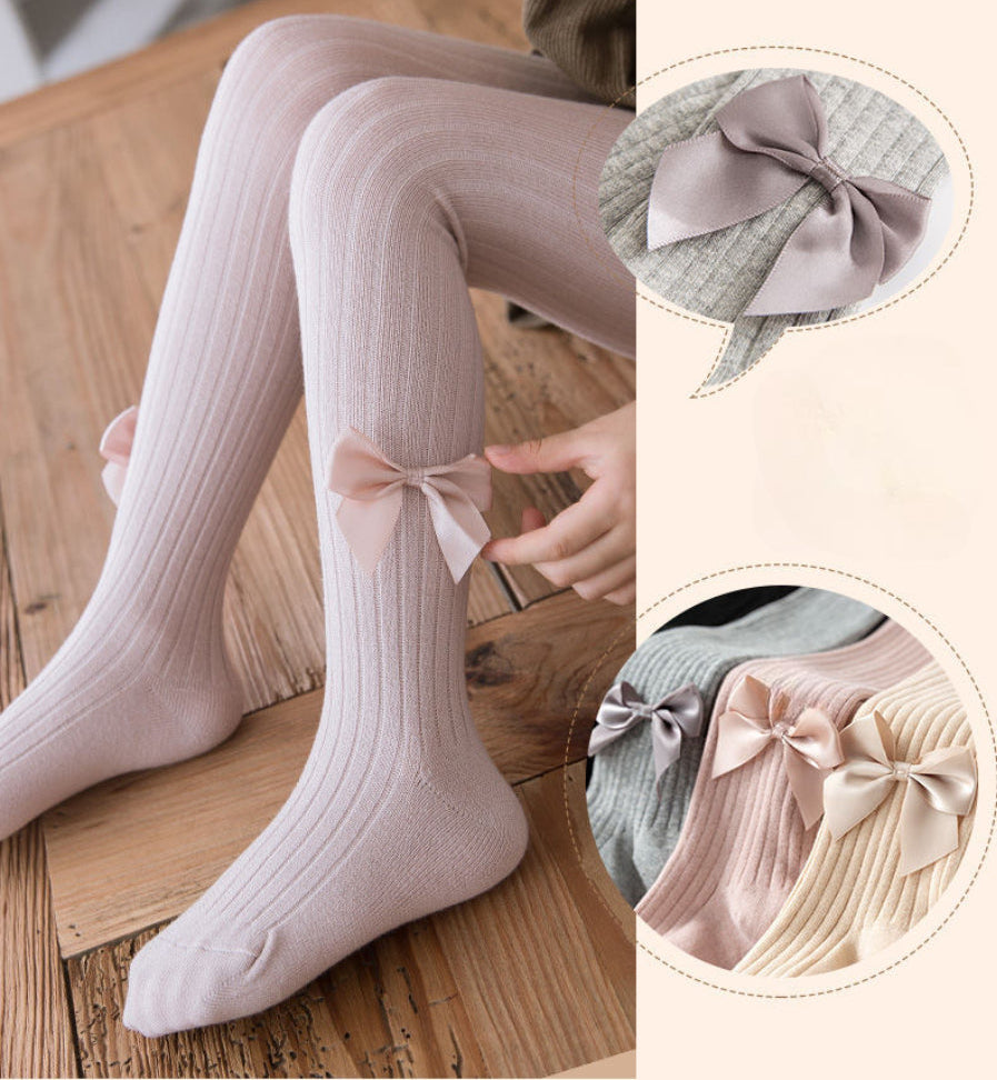 Calcetines largos con diseño suave y elegante