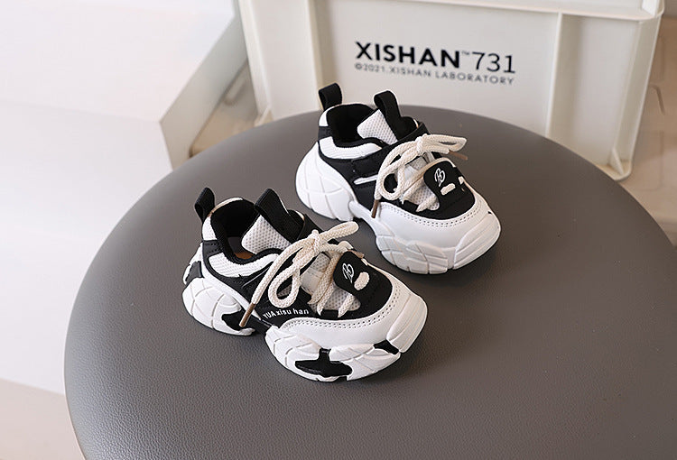 حذاء بتصميم رياضي عصري